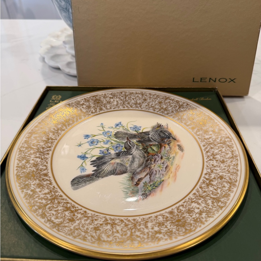 Lenox 1978 “Mockingbird” Limited Edition Boehm Birds Plate. 22k Gold trim. New.